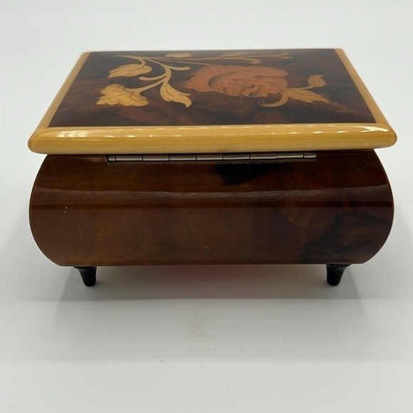 REUGE WOODEN MUSIC BOX INLAID FLORAL AND LEAVES MADE IN ITALY PLAYS “TOMORROW” - Picture 6 of 10